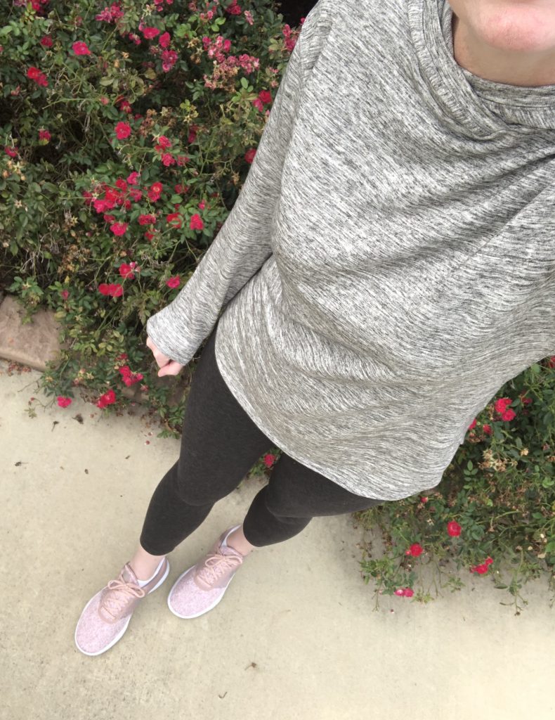 Instagram-Outfits-October-2019-hoodie-leggings-sneakers-1