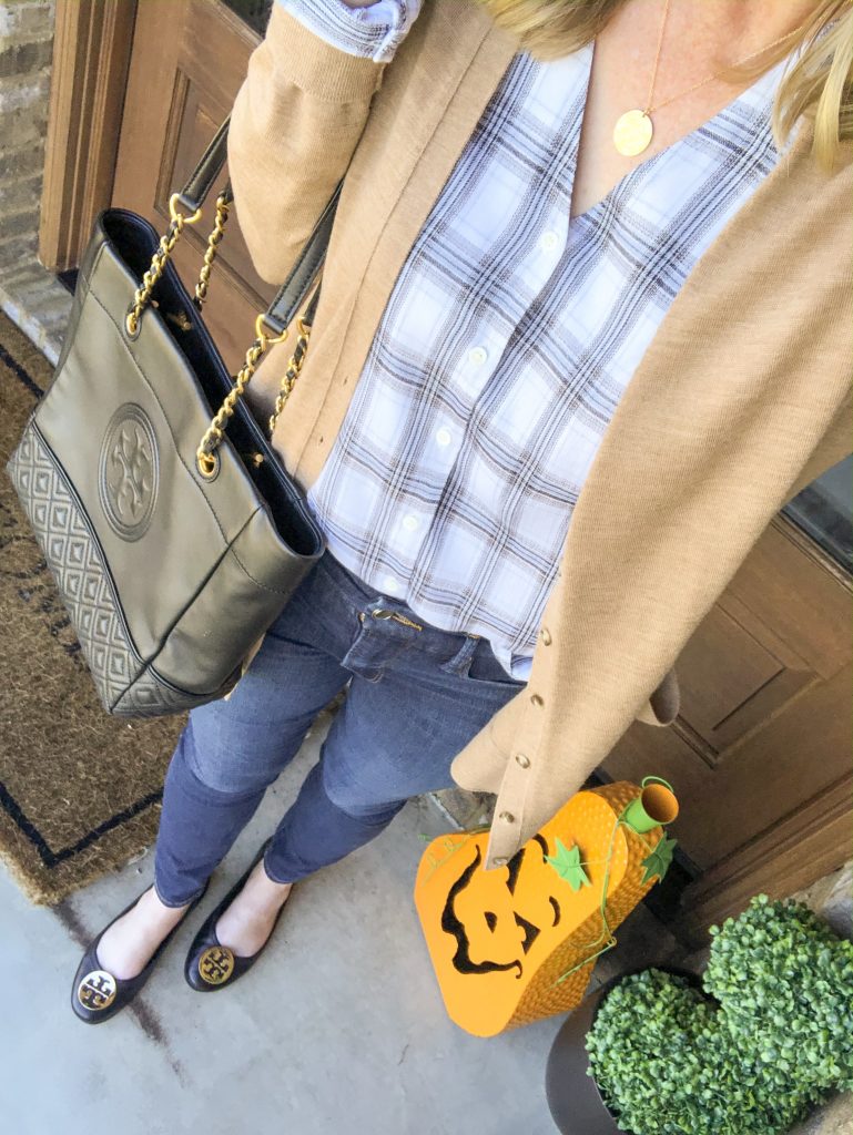Instagram-Outfits-October-2019-plaid-top-cardigan-jeans-black-flats
