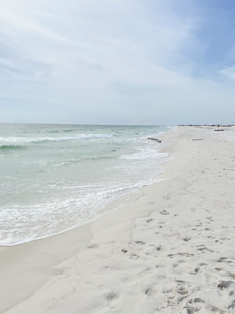 5-DAY-SPRING-TRAVEL-CAPSULE-WARDROBE-FORT-PICKENS-BEACH-AREA
