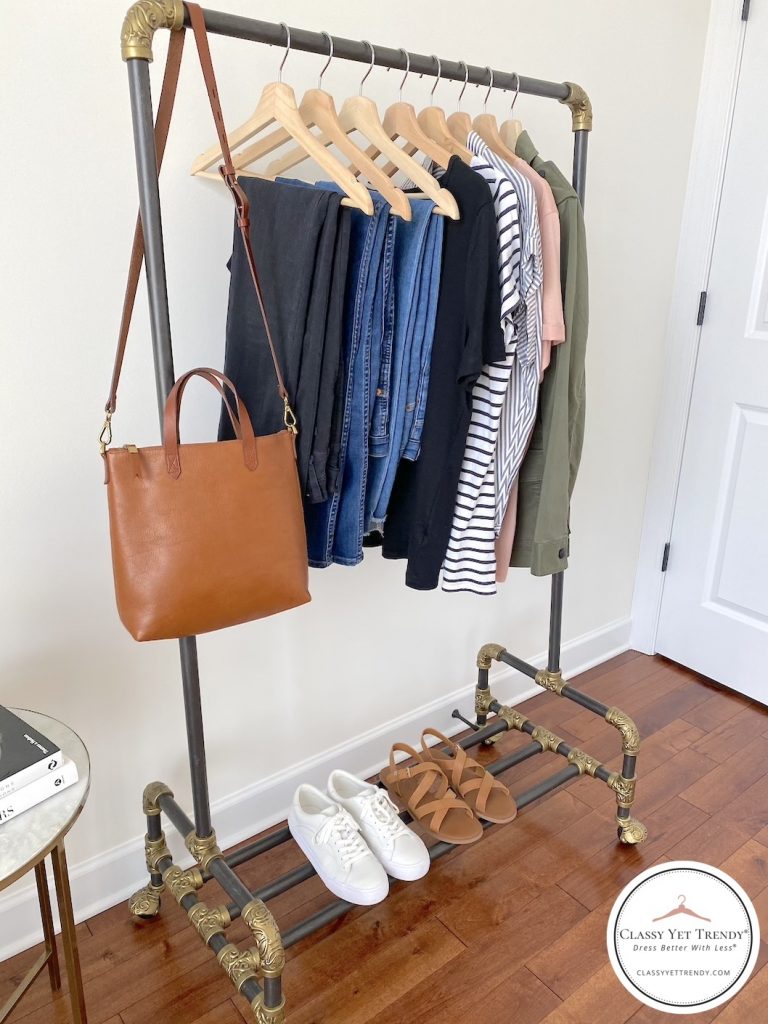 5-DAY-TRAVEL-CAPSULE-WARDROBE-CLOTHES-RACK-SIDE