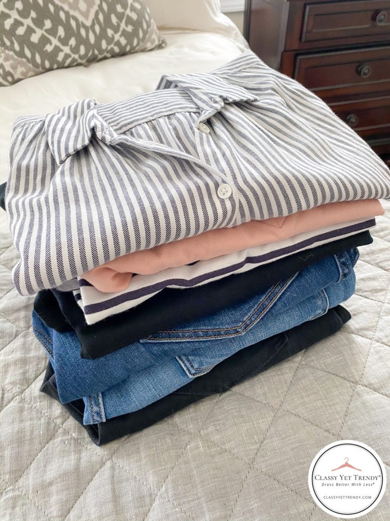 5-DAY-TRAVEL-CAPSULE-WARDROBE-CLOTHES-STACK