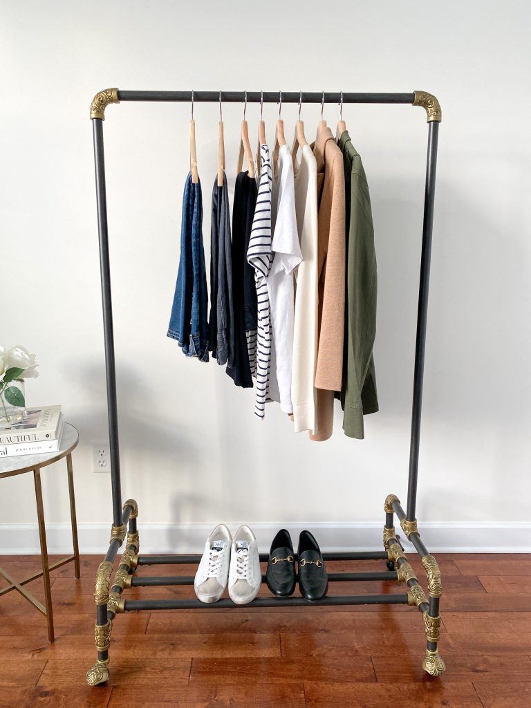 10-PIECE TRAVEL CAPSULE WARDROBE CLOTHES RACK