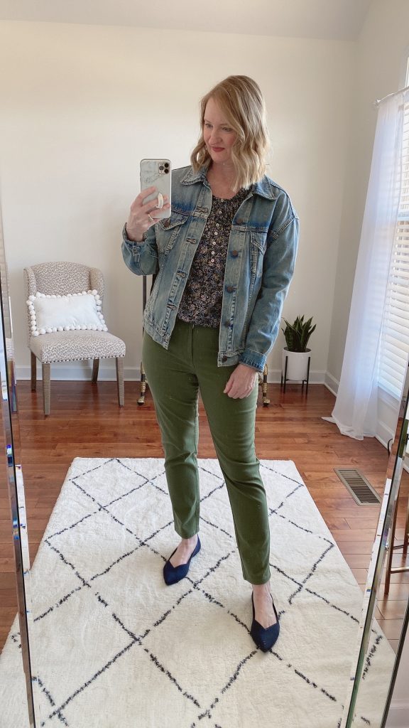 TRY-ON SESSION REVIEWS LOFT FEB 11 2022 - NAVY FLORAL TOP GREEN PANTS ROTHYS NAVY FLATS ABLE DENIM JACKET