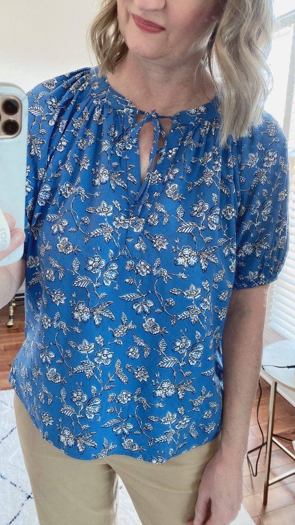 TRY-ON SESSION REVIEWS LOFT FEB 11 2022 - blue floral puff sleeve top closeup