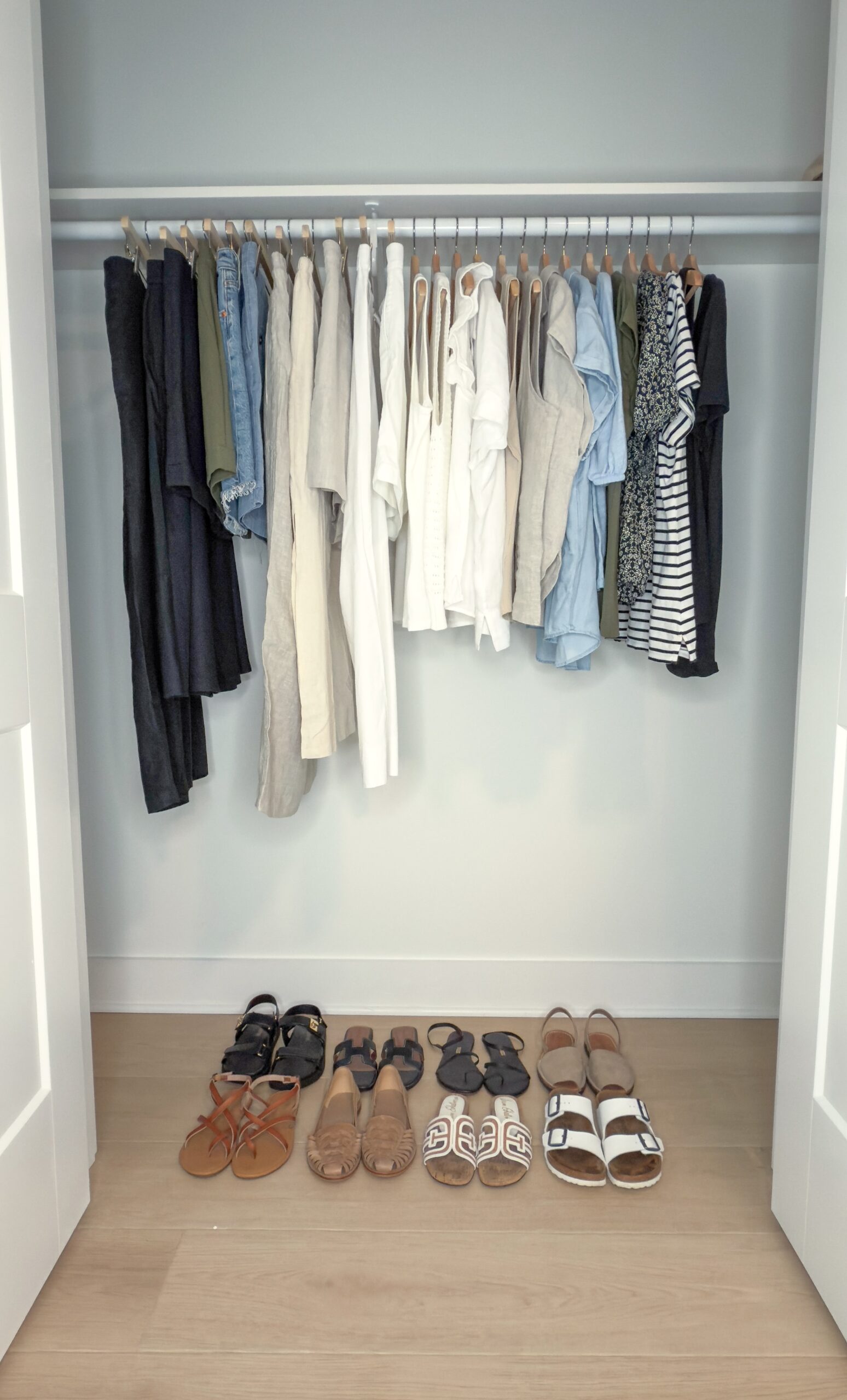 MY SUMMER 2025 CAPSULE WARDROBE - CLOSET